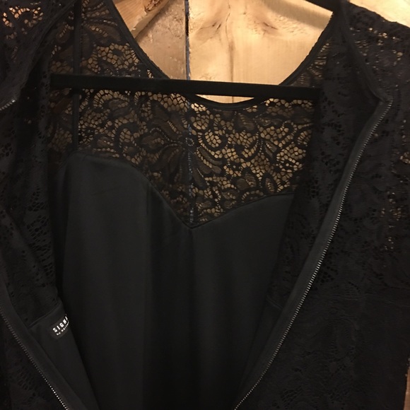 Lace overlay little black dress - Picture 5 of 6